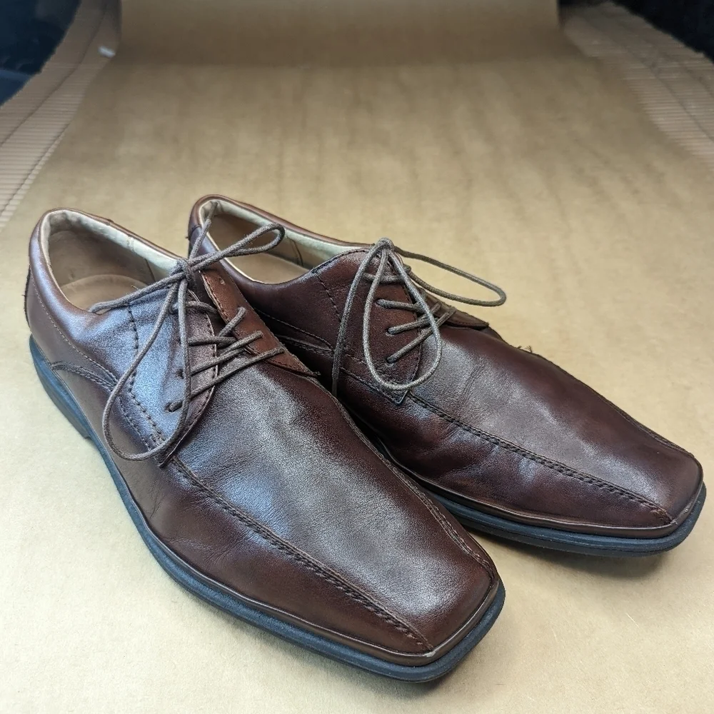 Florsheim men's sz 11.5D brown leather Square toe Oxford.